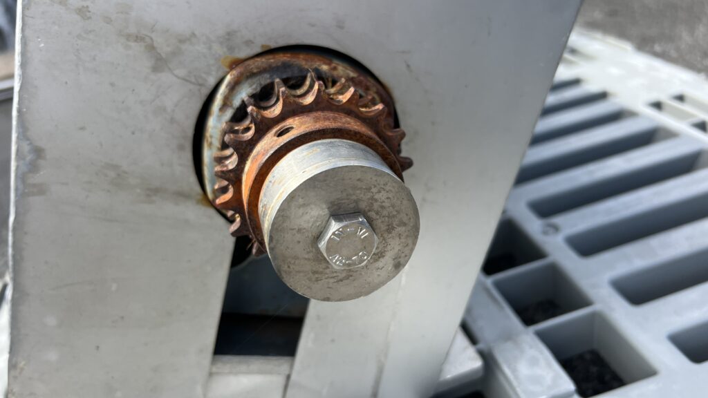 Motor with cap