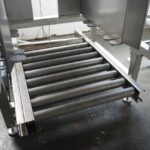 Pallet stacking and de-stacking machine