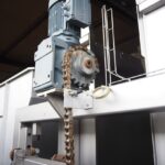 Pallet stacking and de-stacking machine