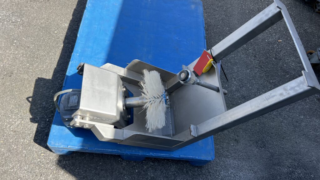 Shackle cleaner