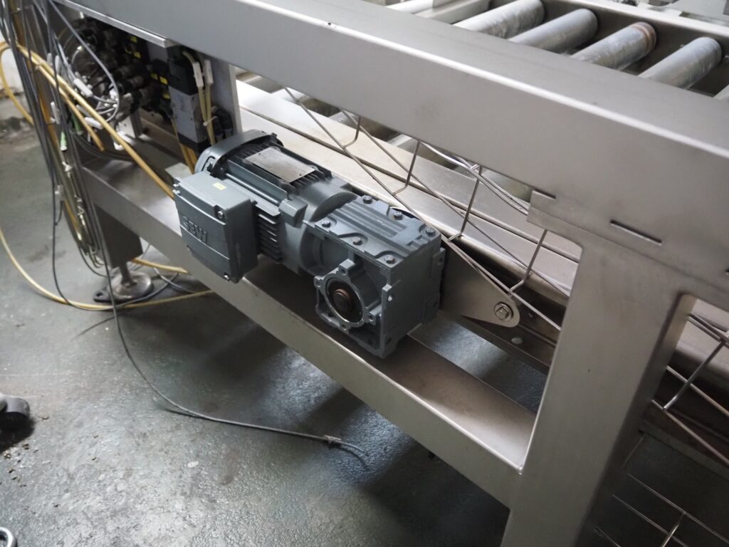 pallet stacking and de-stacking machine