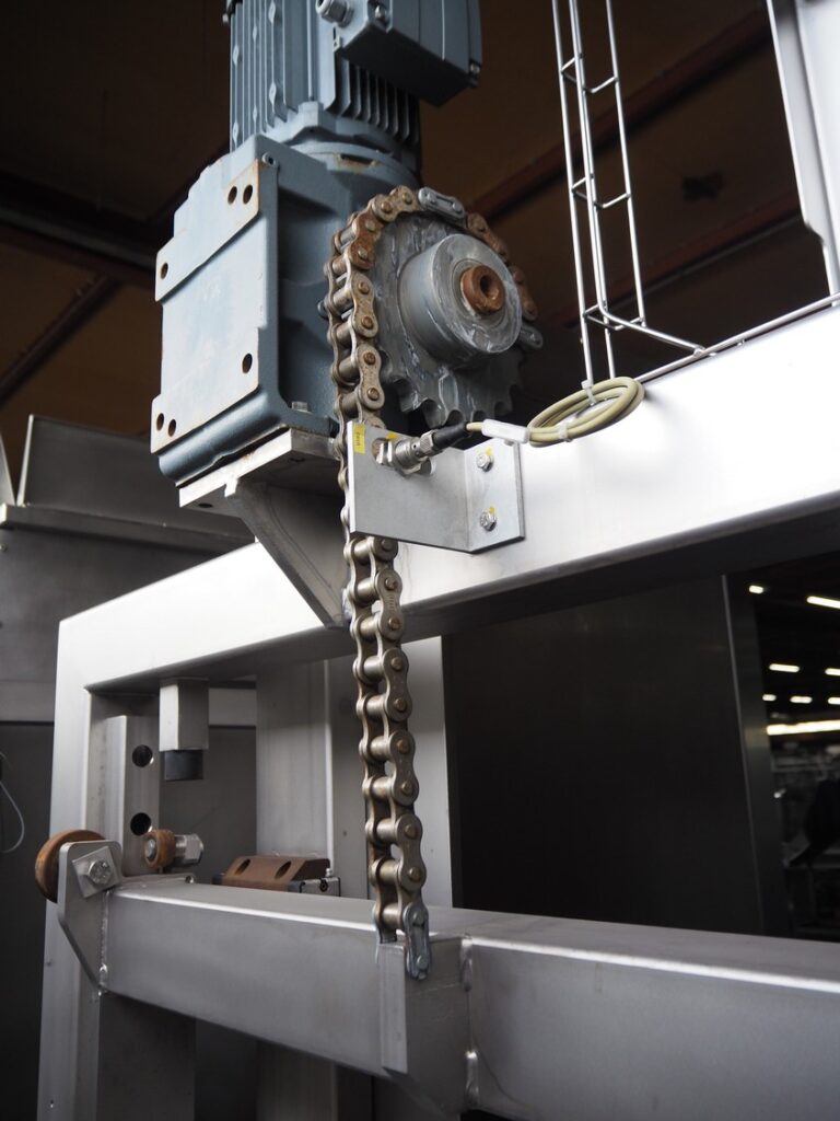 pallet stacking and de-stacking machine