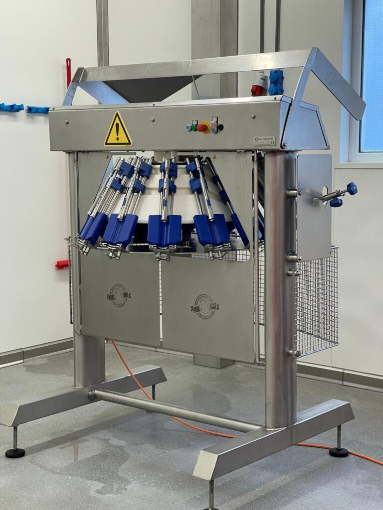 Druming de tambio y Dutch Poultry Tech Thigh deboner