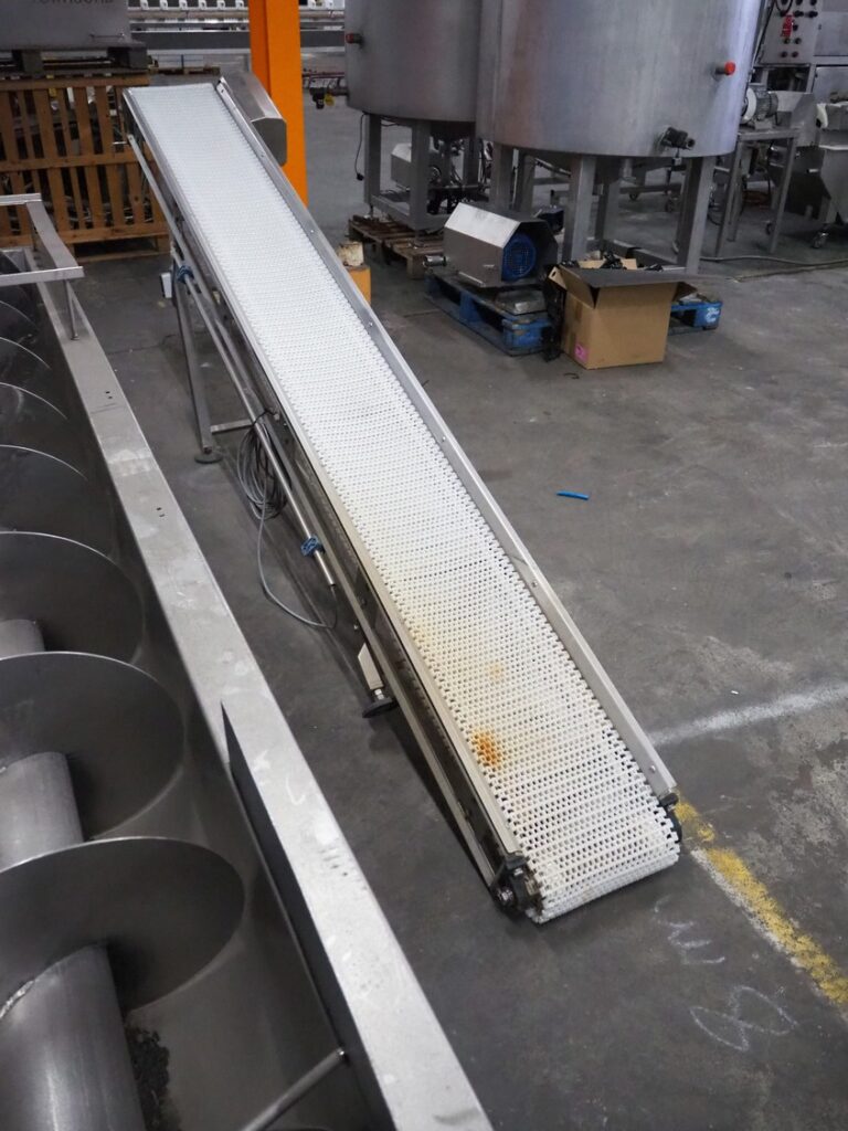 Elevating conveyor