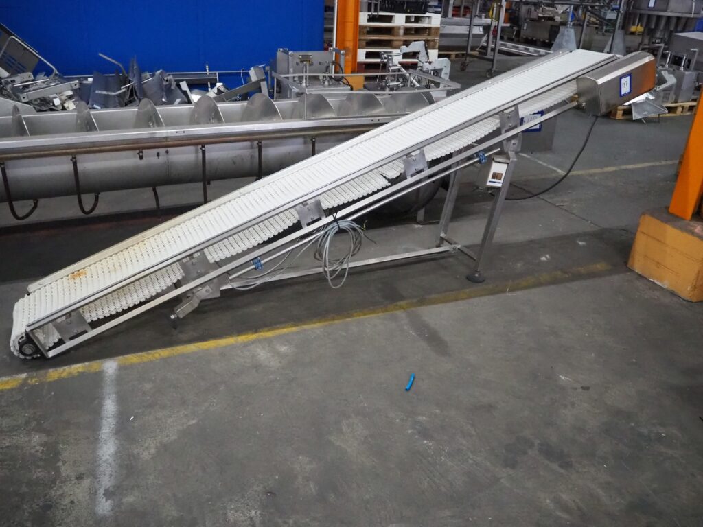 Elevating conveyor