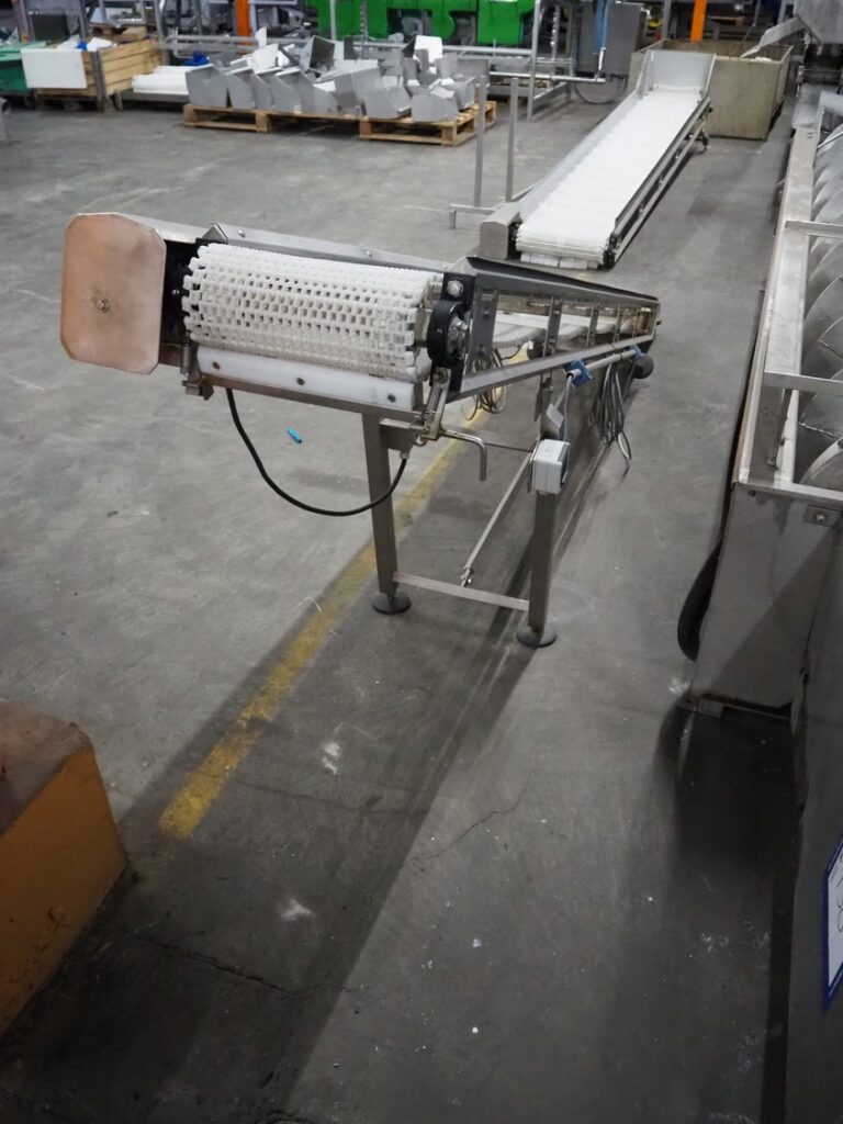 Elevating conveyor