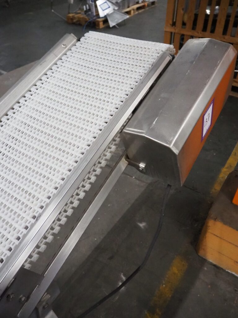 Elevating conveyor