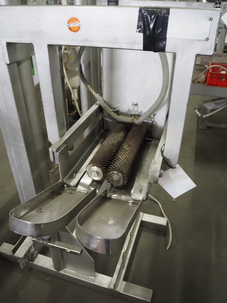 Meyn inline deskinner cut up module