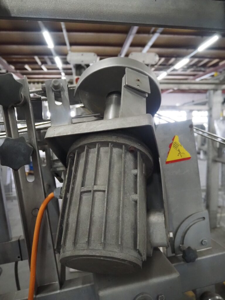 Meyn second joint wing cutter