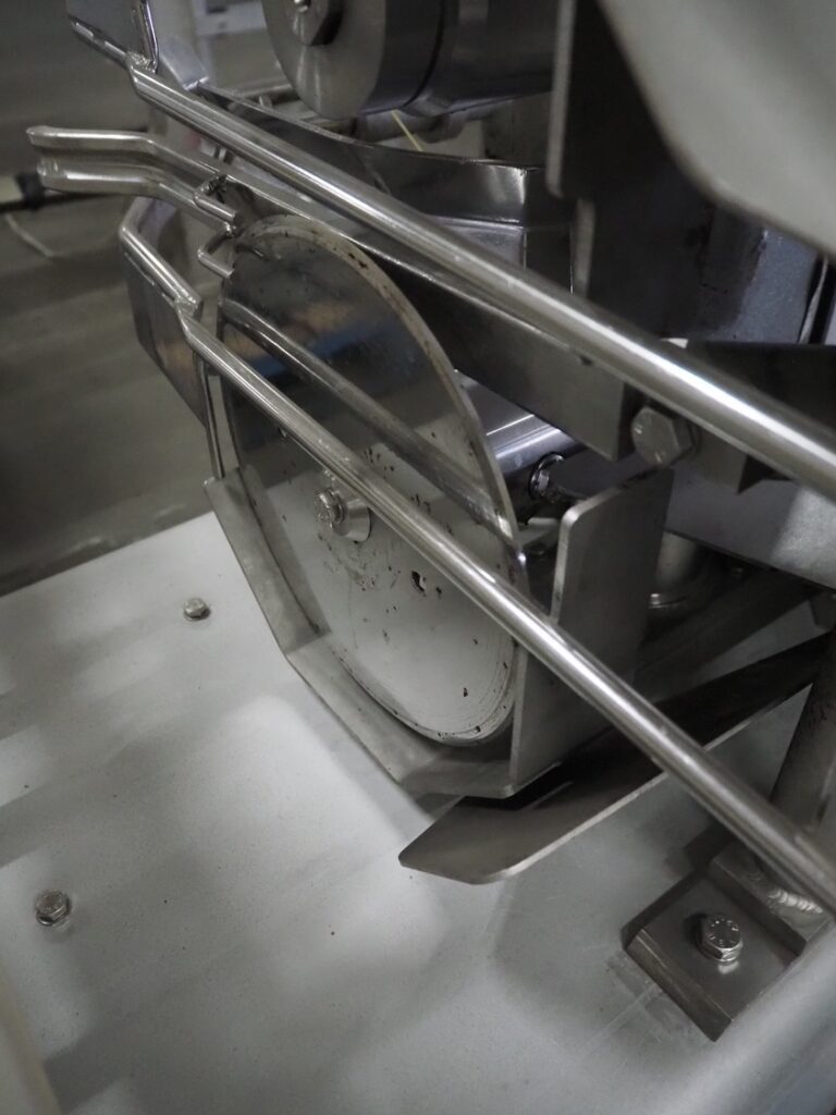 Stork breastcap cutter