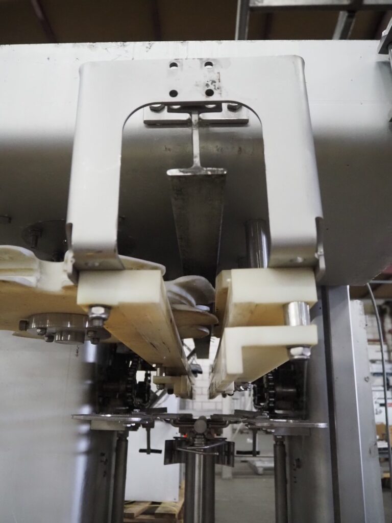 Stork cut up weighing machine