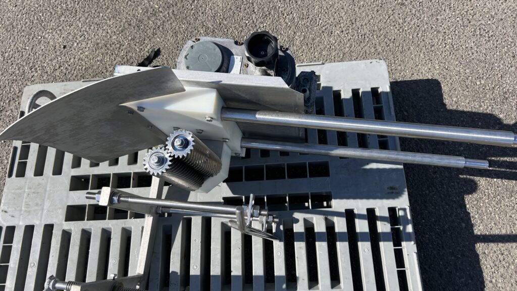 Stork inline deskinner