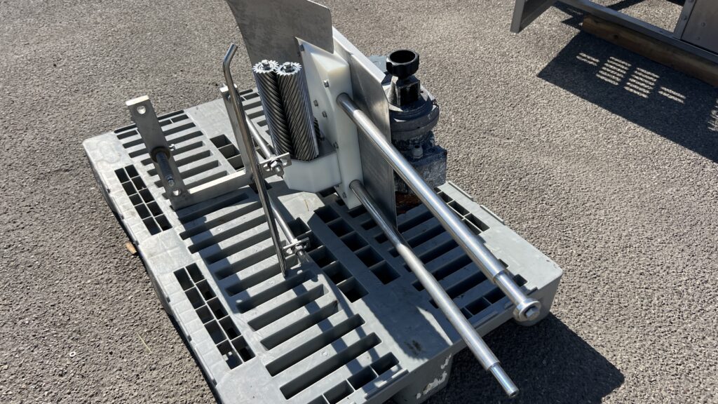 Stork inline deskinner