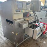 Automatic packing machine with weigher and labeler