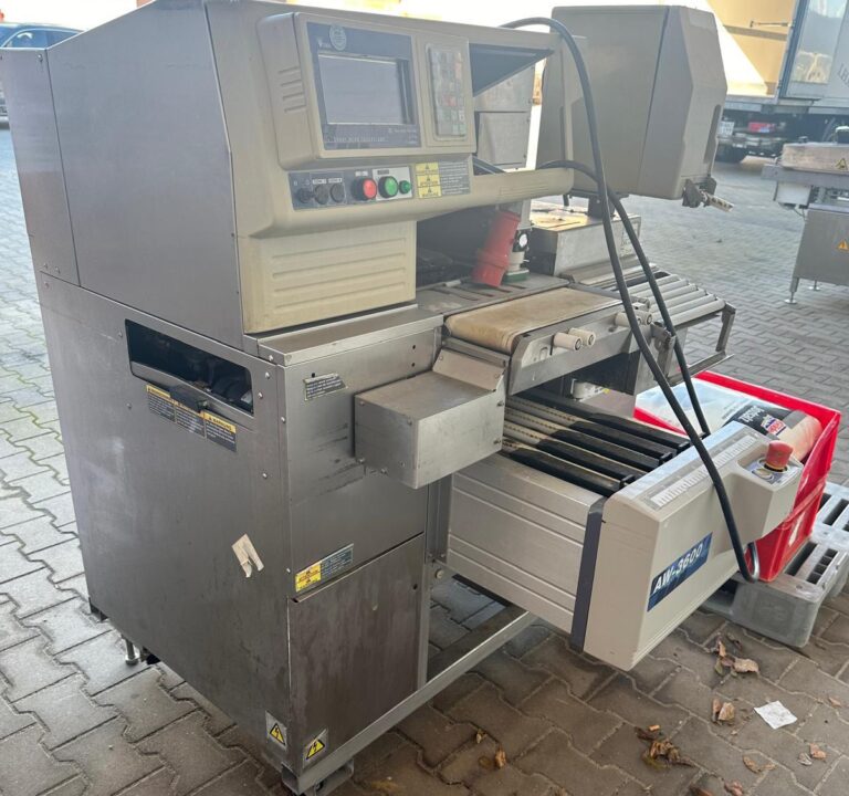 Automatic packing machine with weigher and labeler
