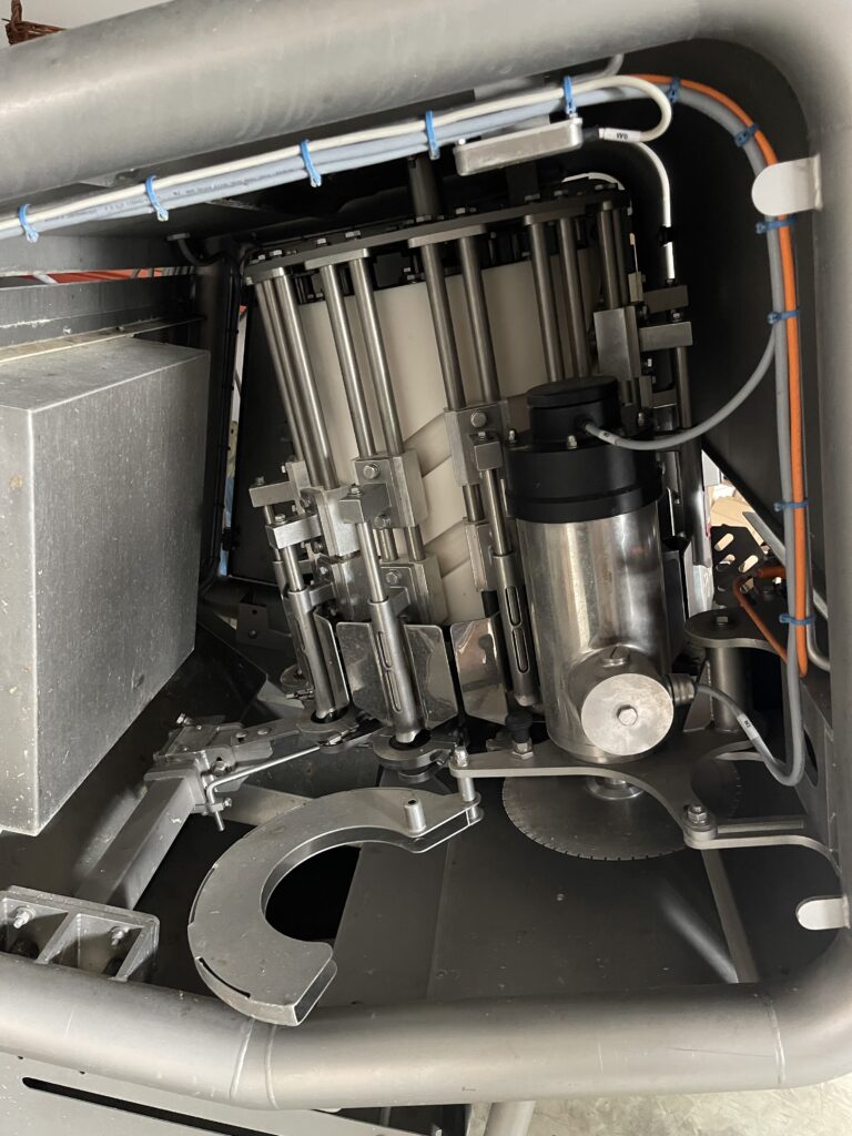 FM6.5 Drum-stick and thigh deboner